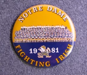1981 Notre Dame Fighting Irish Football Team Photo 3 1/2" Pinback Button Pin - Picture 1 of 2