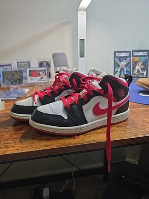 Size Y2.5 - Jordan 1 Mid Black Fire Red - Image 1 of 4