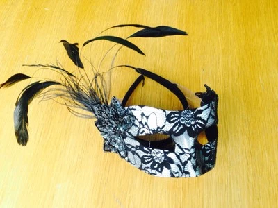  Máscara Veneciana de Calidad de Encaje Negro Pluma Lentejuelas Mascarada BOLA ENMASCARADA Foto 1 de 4