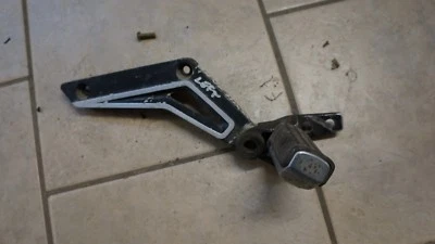 Honda V65 Sabre 1984 1985 fabricante original pasajero trasero izquierdo estribo Foto 1 de 2