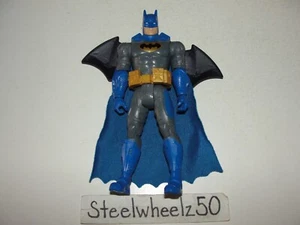 Batman Missions Air Strike Batman Figur 2017 Mattel DC Comics 6" Cape Wings Rarität - Bild 1 von 3