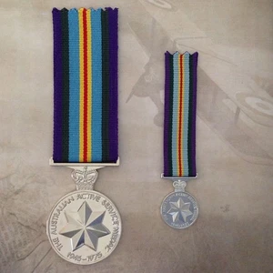 AUSTRALIAN ACTIVE SERVICE MEDAL 1945 - 1975  + MINIATURE | AASM | 45-75 - Imagen 1 de 2