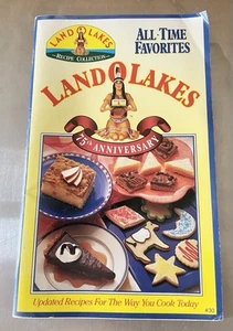Vtg Land O Lakes Cookbook FAVORITES 1996 Honey Cornbread, Broc Beer Cheese Soup - Foto 1 di 2