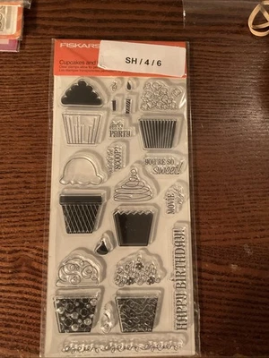 Juego de estampillas Fiskars. Cupcakes y más feliz cumpleaños Foto 1 de 2