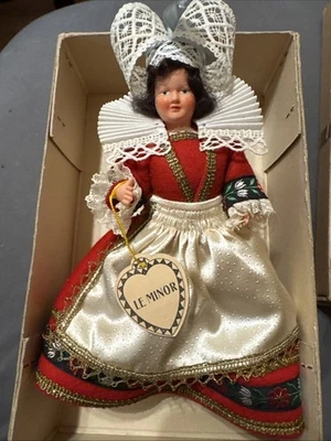 Boneca celulóide francesa da década de 1930, 5” LE MINOR Pont-Aven Bretagne com etiqueta original - Imagem 1 de 4