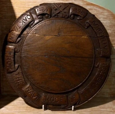 c1086-1896 Winchester Cathedral Nave Roof Oak Folk Art Bread Board 29.5cm (B.14) - Image 1 of 4