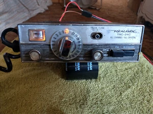 Vintage Realistic Radio Shack TRC-24C CB Citizen's Band Radio With Mic - Picture 1 of 5