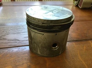 Rolls Royce S1 ,4.9 Litre/Austin Champ , +.020” Pistons RE23991 - Picture 1 of 5