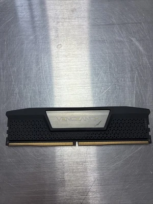 Corsair VENGEANCE 16GB (1 x 16GB) PC5-44800 (DDR5-5600) Memory (Single Stick) - Image 1 of 3