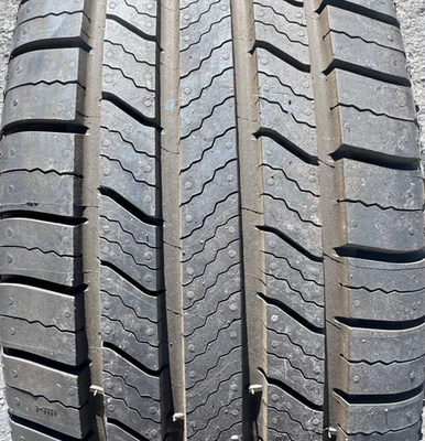 Michelin Defender 2 215/55R17 98V DOT1125 100% Tread Used Tire 2155517 215 55 17 Foto 1 de 4