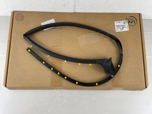 VAUXHALL CORSA F 2019 EN LA PUERTA INFERIOR DELANTERA IZQUIERDA JUNTA DE SELLADO CONTRA LA INTEMPERIE NUEVO GENUINO - Imagen 1 de 5