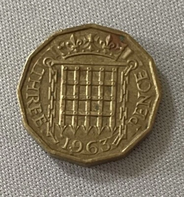1963 UK Great Britain 3 Pence Thruppence Thrupenny Queen Elizabeth II Coin (63L) - Image 1 of 2