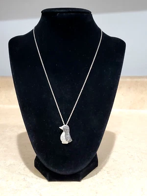 Collar de plata de ley 925 con colgante de pingüino con acento de diamantes reales redondos negros de 17" Foto 1 de 4