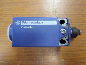 NUEVO INTERRUPTOR LĂMITE BOTĂN PULSADOR TELEMECANIQUE OSISWITCH 6 AMP 240 VAC ZCP31 - Imagen 1 de 7