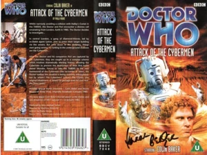 Doctor Who: Attack of the Cybermen VHS Cover Signed by SARAH BERGER - Foto 1 di 1