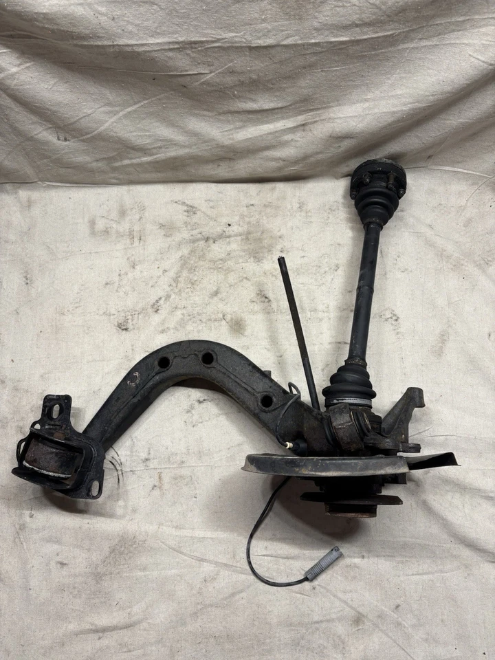 92-06 BMW 325IS ЗАДНИЙ ВОДИТЕЛЬ ЛЕВЫЙ LH ПРОДОЛЬНЫЙ РЫЧАГ И КОСТЯШКИ С ПОДШИПНИКОМ СТУПИЦЫ ОСИ - Изображение 1 из 4