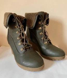 Green Mantaray Wedge Ankle Boots, Brown Fur Lining 5 - Good Preloved Condition - Picture 1 of 9