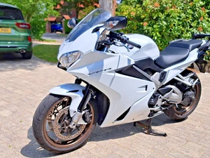 Honda VFR 800 VTEC - F version 2014 - 1 owner - 10,500 miles from new - Picture 1 of 14
