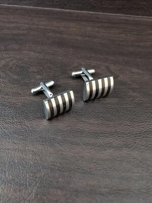 Мужские запонки - серебристые с коричневой ребристой текстурой дерева - Изображение 1 из 4