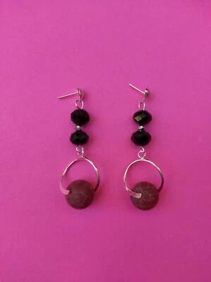 Orecchini pendenti con pietre dure e inserti in ottone - Immagine 1 di 3