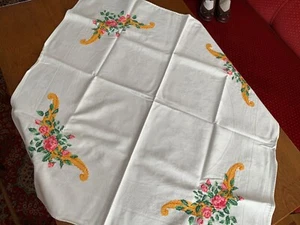 Handbestickte Tischdecke 86 x 86 cm, weiß bunt, Blumenranken - Bild 1 von 4