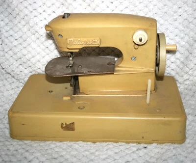 Machine à coudre ancienne enfant Ma Cousette  en plastique dur et métal - Photo 1/4
