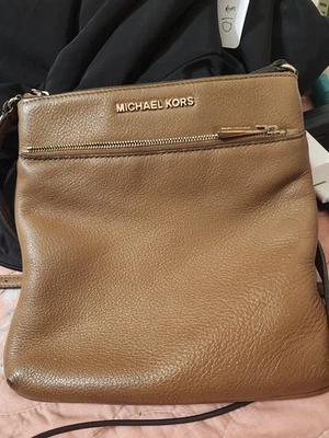Bandolera Michael Kors Bolsos Mujer Riley Cuero Marrón Cremallera Correa Ajustable Foto 1 de 4
