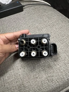 Bloque de válvulas suspensión neumática suministro de aire apto para Mercedes Benz GL 06-14 2123200358 - Imagen 1 de 7