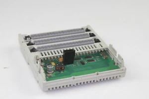 Schneider Automation TSX Momentum I/O BASE 24VDC-32PT 170ADI35000 - Imagen 1 de 3