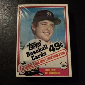1981 TOPPS BASEBALL UNOPENED CELLO PACK REGGIE JACKSON ON BACK - Picture 1 of 2