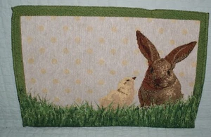 Juego de 2 manteles de tela de tapiz para conejo y pollo 12,5 x 18"" envío rápido - Imagen 1 de 3