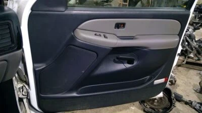 CHEVROLET  SUBURBAN 15002002 Front Door Trim Panel RIGHT PASSENGER 446092 Foto 1 de 4