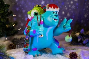 Disney Parks Pixar Monsters Inc Santa Sully & Mike secchiello popcorn NUOVO 2024 - Foto 1 di 1