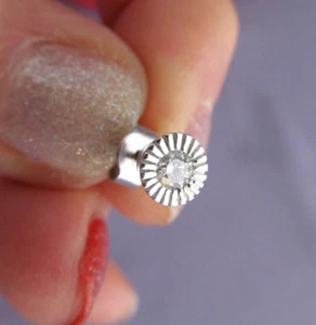 PENDIENTE PERFORADO VINTAGE 750 ORO BLANCO 18K DIAMANTE REDONDO "ÚNICO" .15ct - Imagen 1 de 9