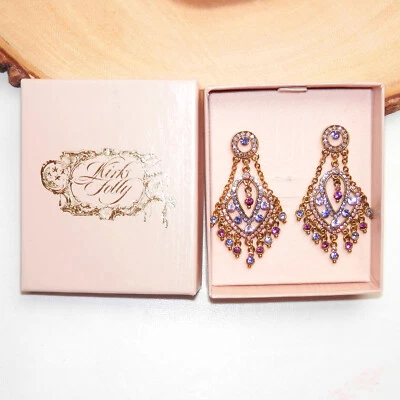 NUEVO EN CAJA KIRKS FOLLY CRISTAL Hada Floral Púrpura Estrás PENDIENTES Colgantes Foto 1 de 4