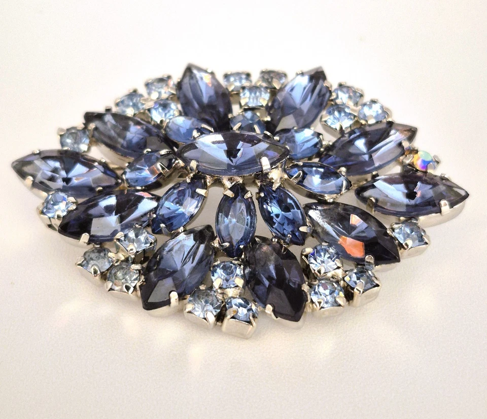 Broche Vintage Tonos de Vidrio y Cristal Color Azul Foto 1 de 4