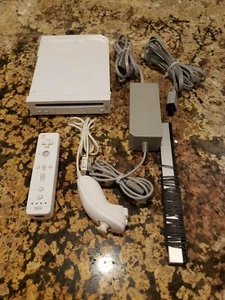 Nintendo Wii RVL- 001 Console remote & nunchuks wires! BUNDLE! TESTED! Charger - Picture 1 of 12