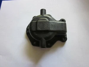 JOHNSON EVINRUDE 4 4.5 6 8 9.9 15 HP CARBURETOR FLOAT BOWL 333119 340182 NEW - Picture 1 of 4