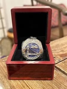 Anello Stephen Curry 2018 Golden State Warriors Championship con espositore in legno - Foto 1 di 5