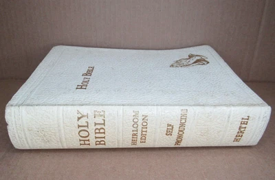 HOLY BIBLE Heirloom Self Pronouncing HERTEL 1967-1968 Edition Illustrations USA Foto 1 de 4