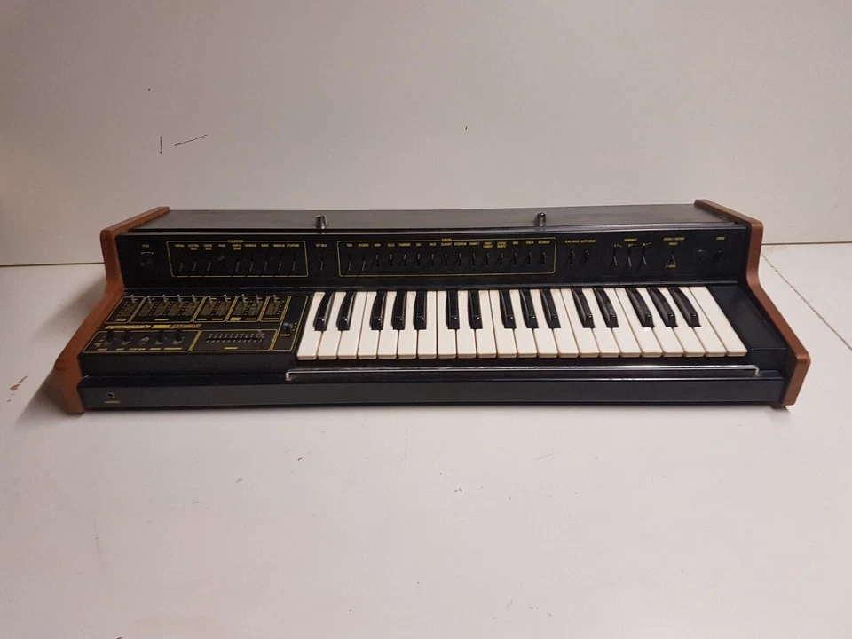 SINTETIZADOR KORG 900 CS - Imagen 1 de 4