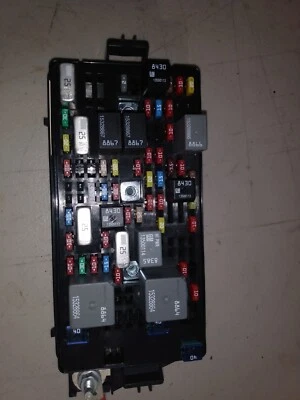 Relé de caja de fusibles Cadillac DTS Buick Lucerne 2008-2011 13599106AB Foto 1 de 3