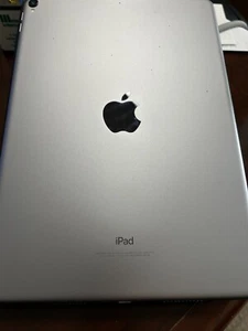 Apple iPad Pro (10.5-inch) A1701 64 GB, Wi-Fi, 10.5 in - Silver - Picture 1 of 6