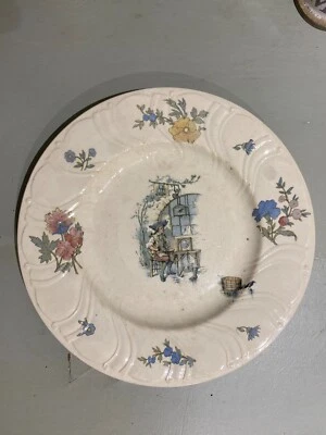 N° 4 ASSIETTE CHOISY LE ROI A RELIEF - SCENETTE PERSONNAGE CORDONNIER - XIXème - Photo 1/4