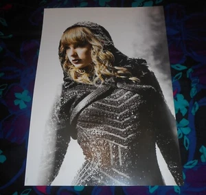 TAYLOR SWIFT - TARJETA FOTOGRÁFICA #2 - 8 1/4" X 11 1/2" - Imagen 1 de 1