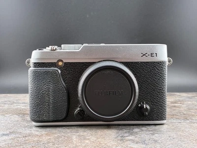 Cámara digital Fujifilm X-E1 16 MP sin espejo cuerpo plateado *excelente* 3389 Foto 1 de 4