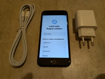 Apple iPhone 7 - 128GB - Schwarz (Ohne Simlock) (gebraucht) mit ladegerät. - Bild 1 von 4