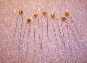 QTY (50) 200pf 1000V 1KV X5F CERAMIC DISC CAPACITORS 562R10TST20 VISHAY-CERAMITE - Picture 1 of 3