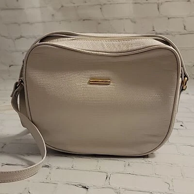 Bandolera Albert Nipon de cuero crema en relieve Foto 1 de 4