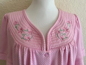 White Stag L 12-14 Pink White Textured SS Embroidered Snap Front Robe READ - Picture 1 of 6